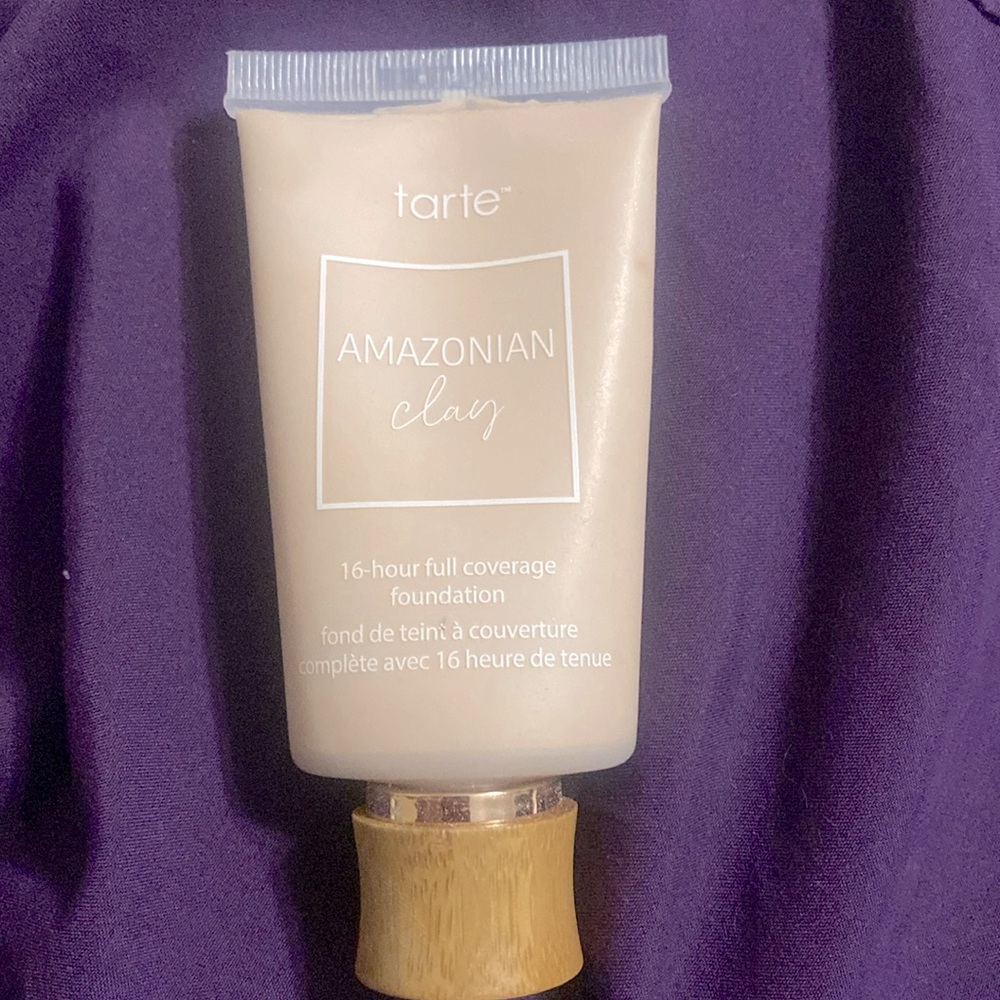Tarte Amazonian Clay foundation in fair-light beige/full coverage foundation